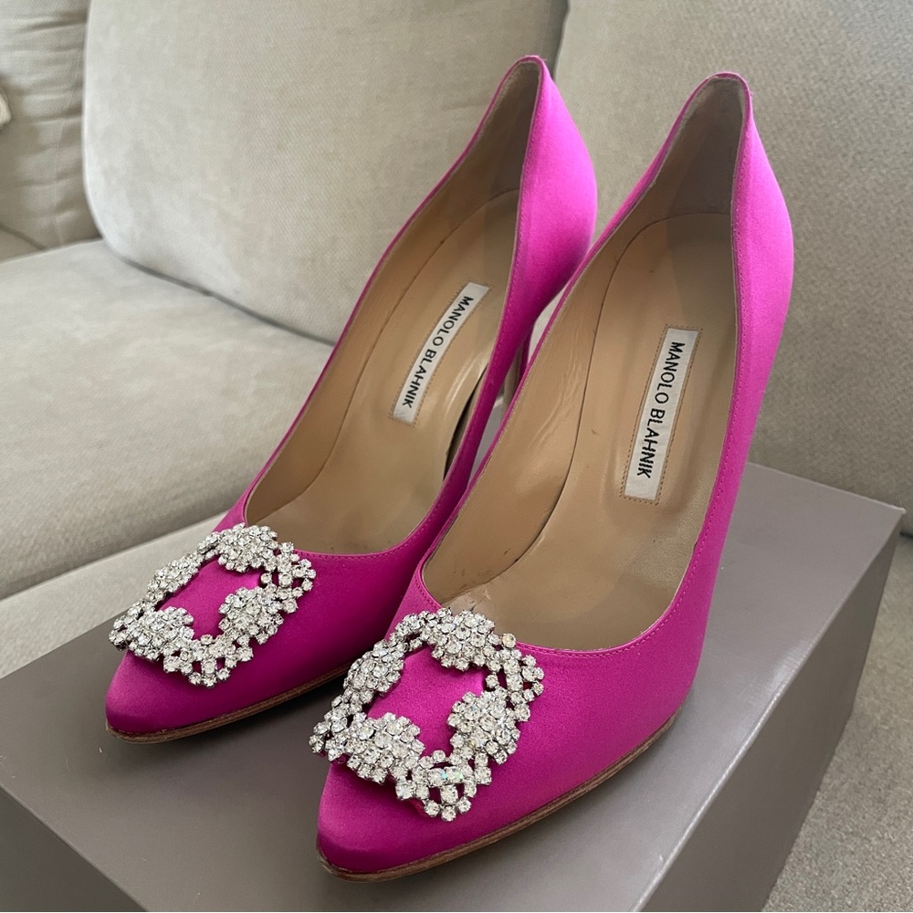 1 WEEK ONLY Manolo Blahnik HANGISI Dark Fuchsia Satin Jewel Buckle Pumps 105mm